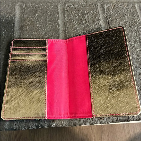 Lilly Pulitzer Floral Passport Holder - Picture 3 of 3
